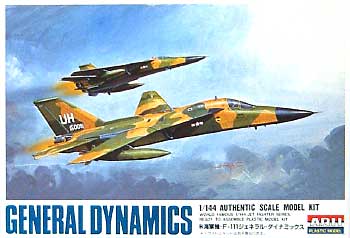 米海軍機 F-111 ジェネラル・ダイナミックス プラモデル (マイクロエース 1/144 ワールドフェイマス ジェットファイターシリーズ No.012) 商品画像