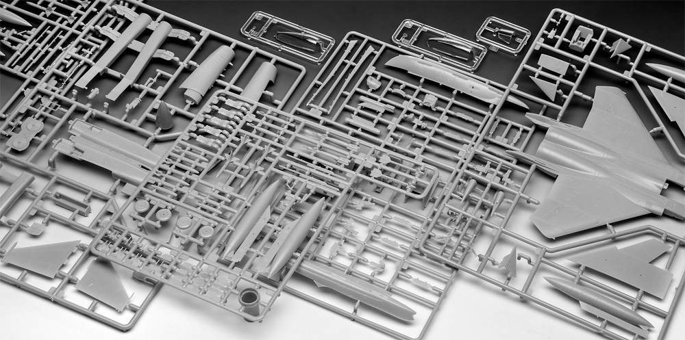 F-15E ストライクイーグル プラモデル (レベル 1/72 Aircraft No.03841) 商品画像_1