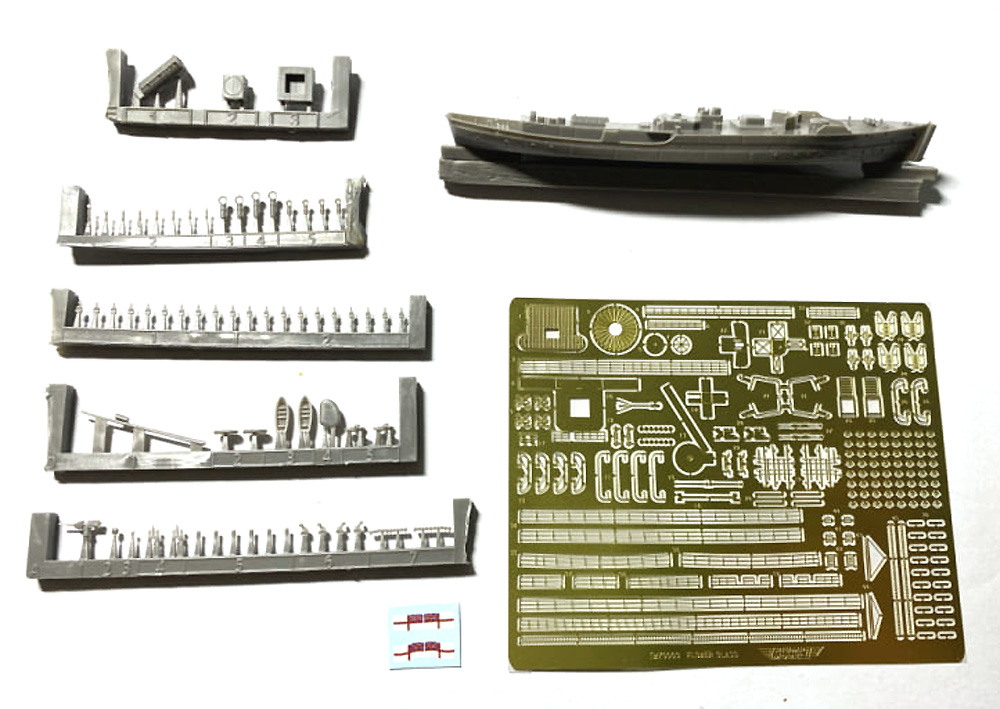 イギリス海軍 フラワー級コルベット 初期型 1939-1941 (ウォーターライン) レジン (TRIUMPH MODEL レジンキット No.TRF70003WL) 商品画像_1