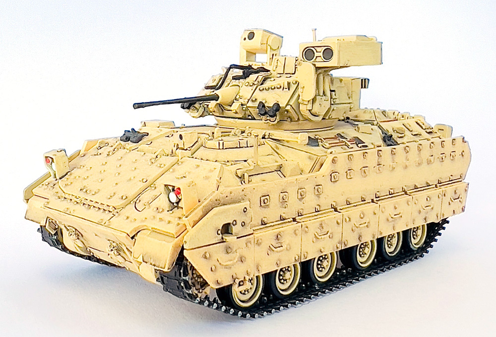 アメリカ軍 歩兵戦闘車 M2A3 ブラッドレー デザートイエロー 完成品 (ドラゴン 1/72 NEO DRAGON ARMOR (ネオ ドラゴンアーマー) No.63075) 商品画像_1