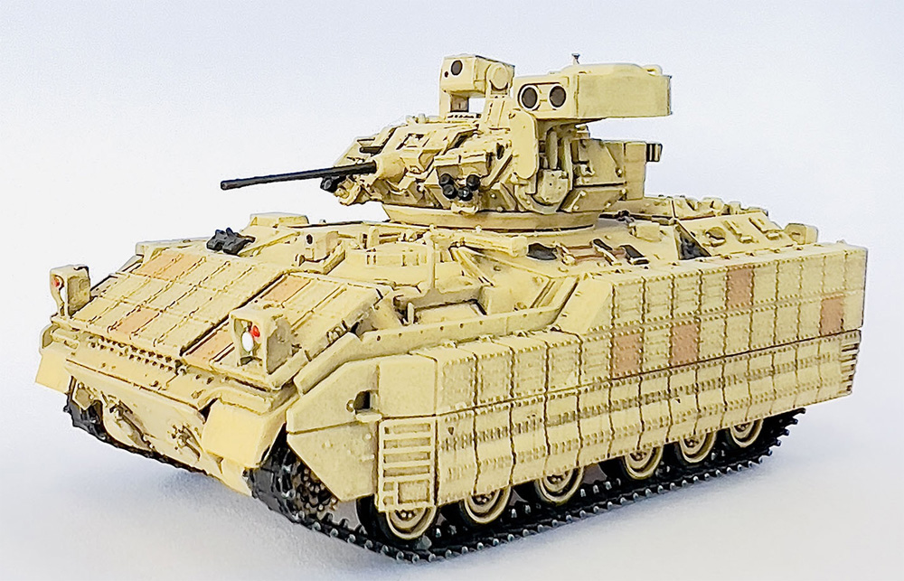 M2A3 ブラッドレー ｗ/ERA デザートイエロー 完成品 (ドラゴン 1/72 NEO DRAGON ARMOR (ネオ ドラゴンアーマー) No.63124) 商品画像_1