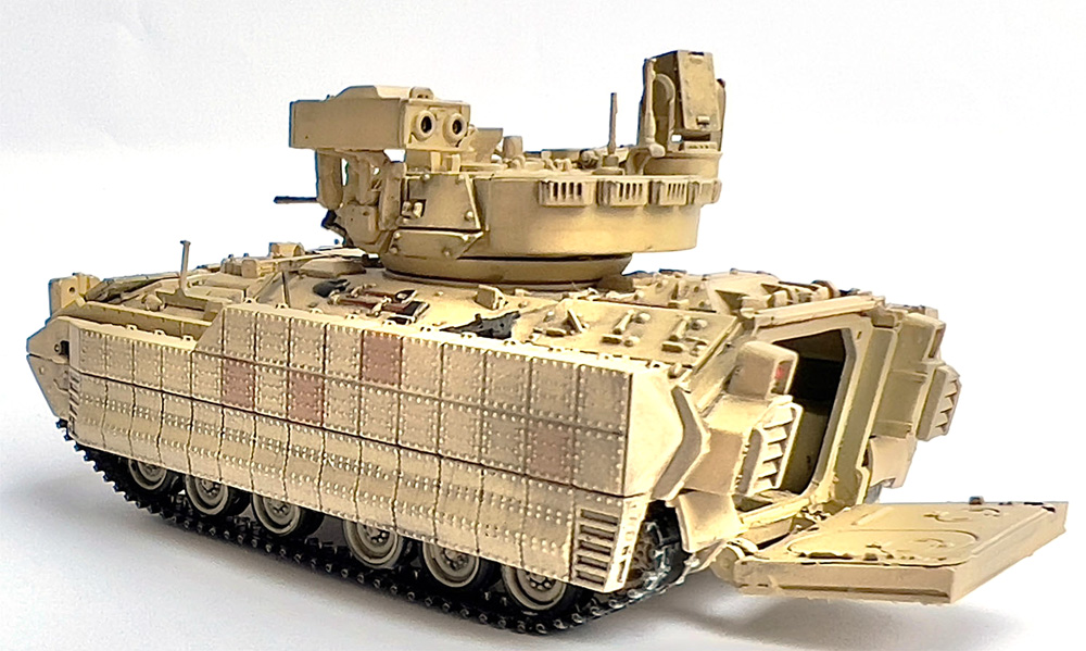 M2A3 ブラッドレー ｗ/ERA デザートイエロー 完成品 (ドラゴン 1/72 NEO DRAGON ARMOR (ネオ ドラゴンアーマー) No.63124) 商品画像_2