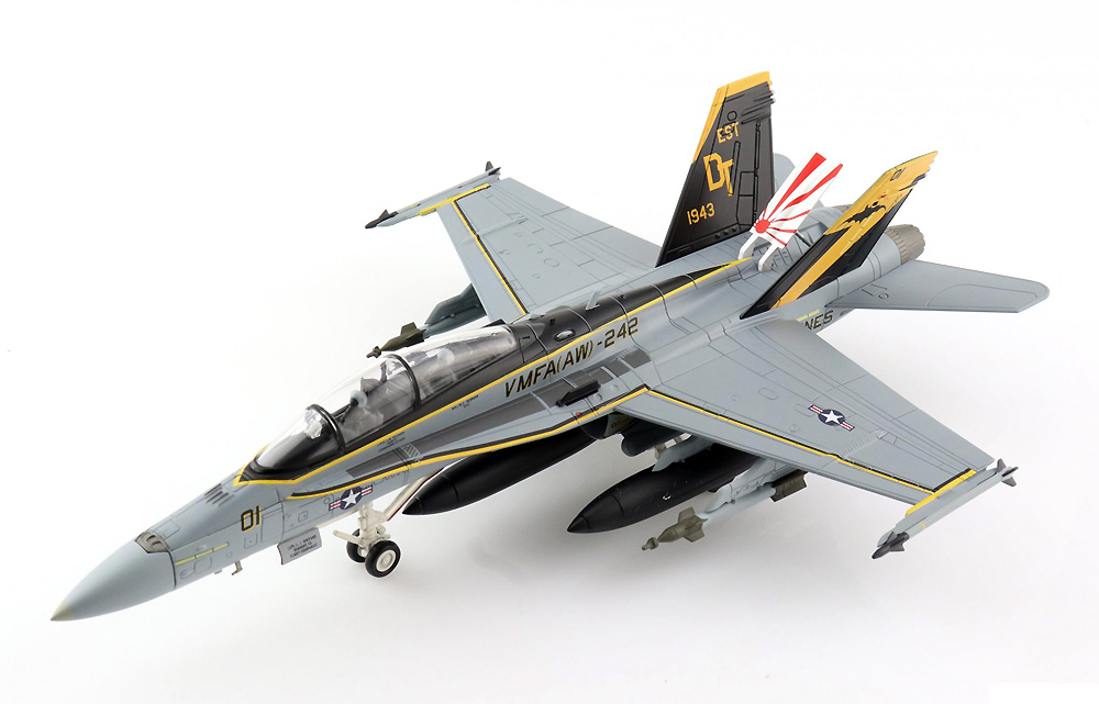 アメリカ海兵隊 F/A-18D ホーネット VMFA(AW)-242 バッツ 横田基地 2020年8月 完成品 (ホビーマスター 1/72 エアパワー シリーズ （ジェット） No.HA3560) 商品画像_2