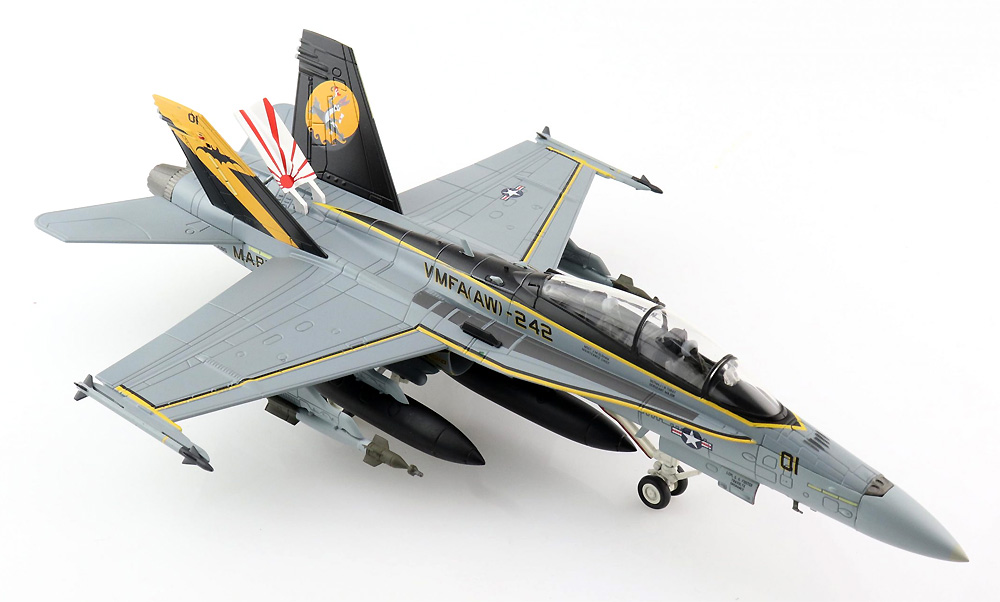 アメリカ海兵隊 F/A-18D ホーネット VMFA(AW)-242 バッツ 横田基地 2020年8月 完成品 (ホビーマスター 1/72 エアパワー シリーズ （ジェット） No.HA3560) 商品画像_3