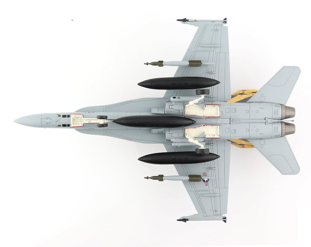 アメリカ海兵隊 F/A-18D ホーネット VMFA(AW)-242 バッツ 横田基地 2020年8月 完成品 (ホビーマスター 1/72 エアパワー シリーズ （ジェット） No.HA3560) 商品画像_4