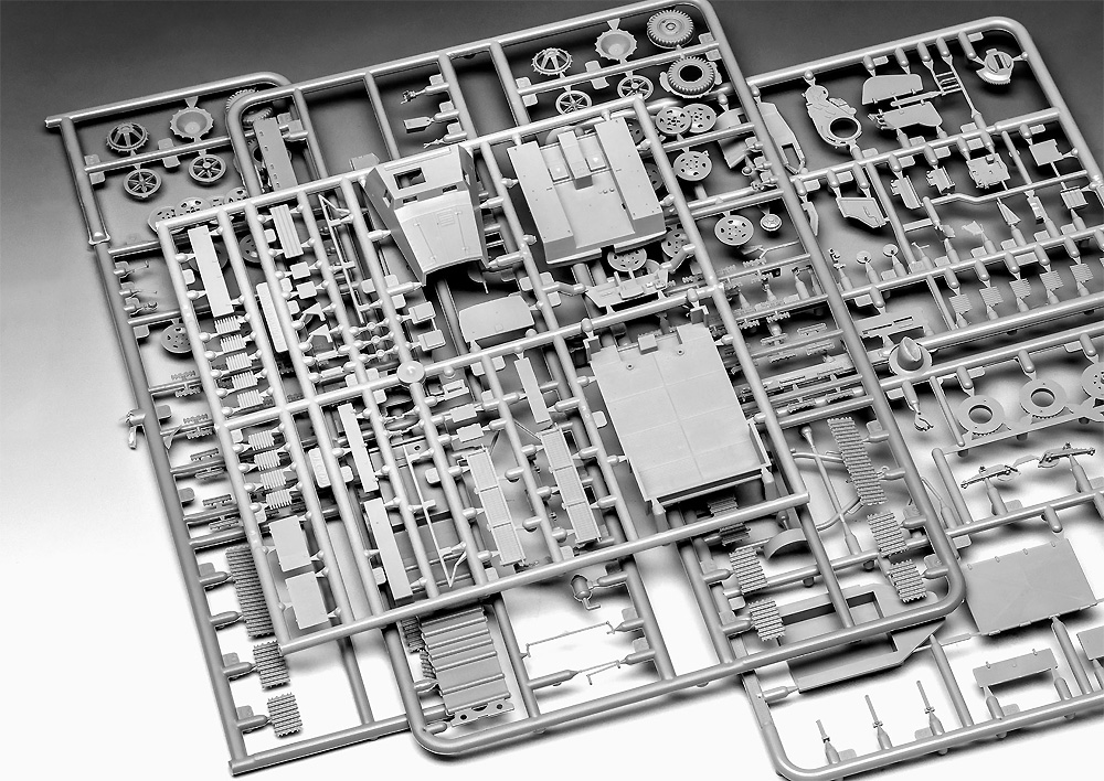 SWS 重ハーフトラック 3.7cm対空機関砲 FlaK43 + Ah.58 プラモデル (レベル 1/72 ミリタリー No.03293) 商品画像_1