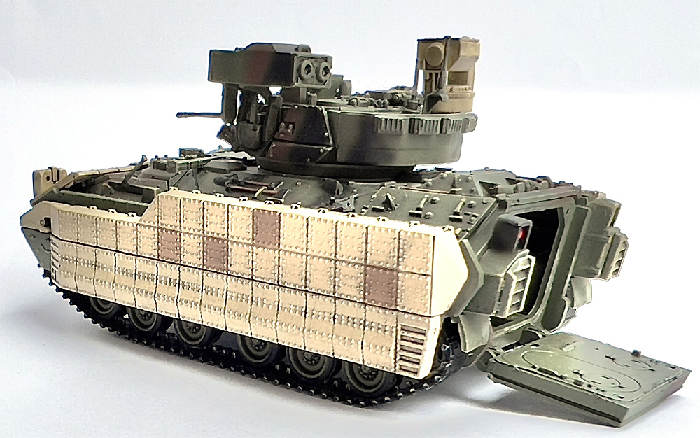 M2A3 ブラッドレー w/ERA 迷彩塗装 完成品 (ドラゴン 1/72 NEO DRAGON ARMOR (ネオ ドラゴンアーマー) No.63125) 商品画像_3