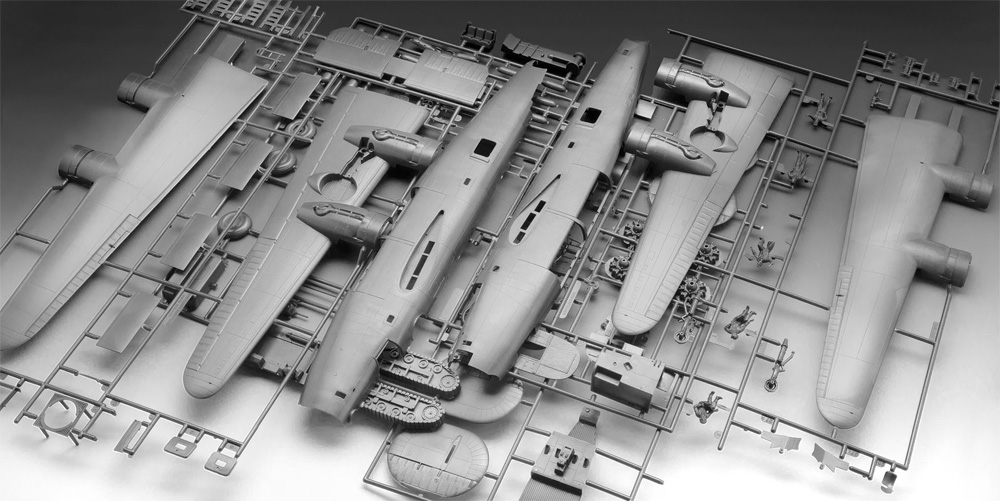 B-24D リベレーター プラモデル (レベル 1/48 飛行機モデル No.03831) 商品画像_1