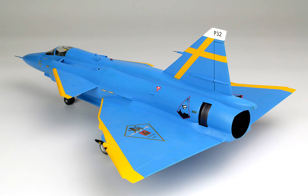 スウェーデン空軍 JA37 ヤクトビゲン ブルーピーター スウェーデン空軍75周年記念塗装機 プラモデル (プラッツ プラッツ×イタレリ 航空機シリーズ No.TPA-025) 商品画像_4
