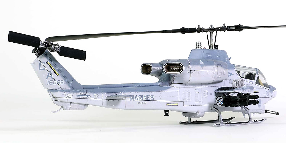アメリカ海兵隊 攻撃ヘリコプター AH-1W ウィスキーコブラ 9.11 トリビュート 完成品 (ウォルターソンズ メタルプラウド No.55709) 商品画像_3