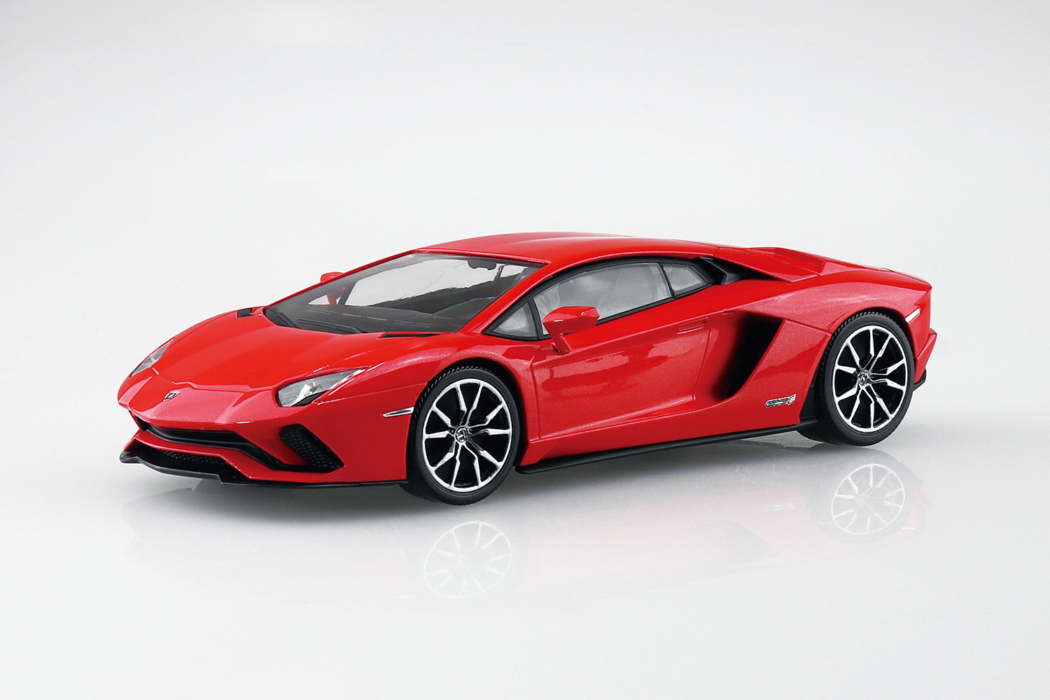 ランボルギーニ アヴェンタドール S パールレッド プラモデル (アオシマ 1/32 楽プラ スナップキット No.007-PR) 商品画像_1