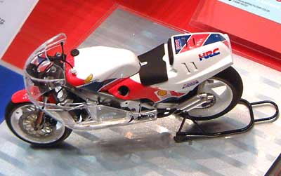 ホンダ NSR500 ファクトリーカラー プラモデル (タミヤ 1/12 オートバイシリーズ No.099) 商品画像_3