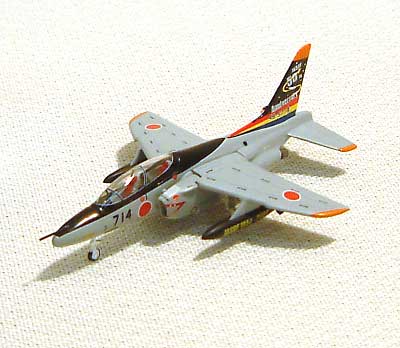 総隊司令部飛行隊 Ｔ-4 空自50周年記念塗装機 完成品 (ワールド・エアクラフト・コレクション 1/200スケール ダイキャストモデルシリーズ No.22034) 商品画像_2