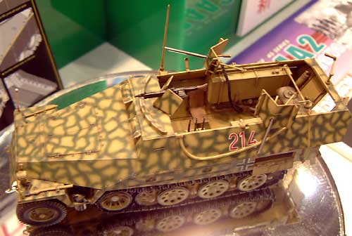 Sd.Kfz.251/16 Ausf.D 火焔放射装甲車 プラモデル (ドラゴン 1/35 '39-45' Series No.6247) 商品画像_2