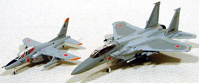 F-15J / T-4 第8航空団 第304飛行隊 完成品 (ワールド・エアクラフト・コレクション 1/200スケール ダイキャストモデルシリーズ No.22042) 商品画像_1