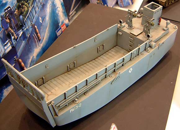 LCM-3 上陸用舟艇 プラモデル (ホビーボス 1/48 ファイティングビークル シリーズ No.84817) 商品画像_2