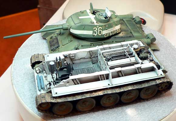 ロシア T-34/85 (1944年型） プラモデル (ホビーボス 1/48 ファイティングビークル シリーズ No.84807) 商品画像_2