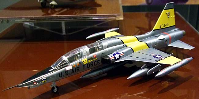 ノースロップ F-5B フリーダムファイター プラモデル (イタレリ 1/72 航空機シリーズ No.1275) 商品画像_3
