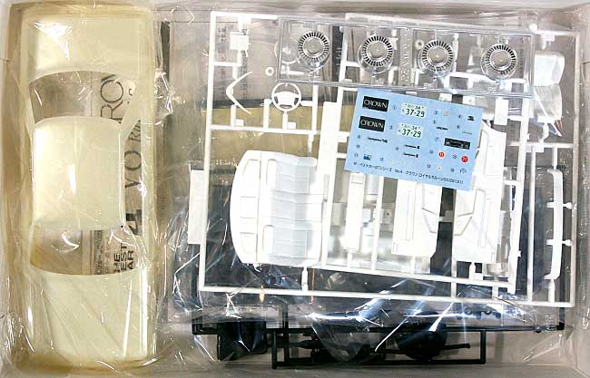 V8 クラウン ロイヤルサルーンG (UZS131) アオシマ プラモデル
