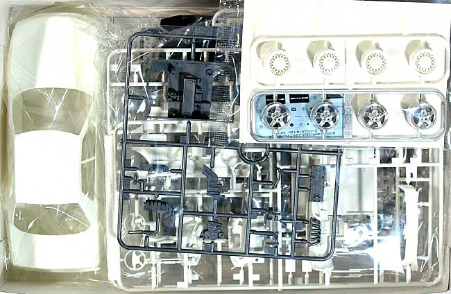 R32 スカイライン 4ドア GTS-t typeM エンジン付 プラモデル (アオシマ 1/24 ザ・ベストカーGT No.旧005) 商品画像_1