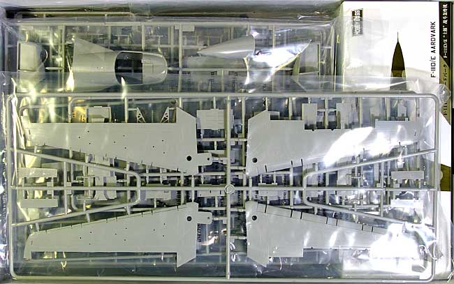 F-111D/E アードバーク プラモデル (ホビーボス 1/48 エアクラフト プラモデル No.80350) 商品画像_1