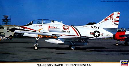 TA-4J スカイホーク バイセンテニアル プラモデル (ハセガワ 1/48 飛行機 限定生産 No.09901) 商品画像