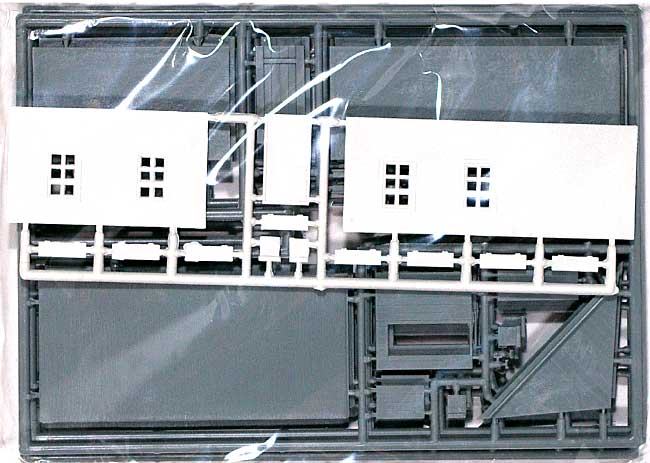 東ヨーロッパの農家 プラモデル (ミニアート 1/72 ビルディング＆アクセサリー シリーズ No.72020) 商品画像_1