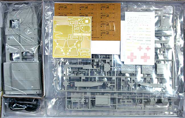 アメリカ陸軍 M1133MEV 野戦救急車 プラモデル (トランペッター 1/35 AFVシリーズ No.01559) 商品画像_1