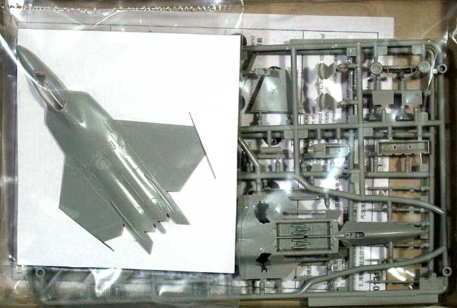 F-22A ラプター プラモデル (トランペッター 1/144 エアクラフトシリーズ No.01317) 商品画像_1
