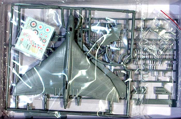 イギリス空軍 戦略爆撃機 アブロ バルカン B.2 プラモデル (サイバーホビー 1/200 Modern Air Power Series No.2011) 商品画像_1
