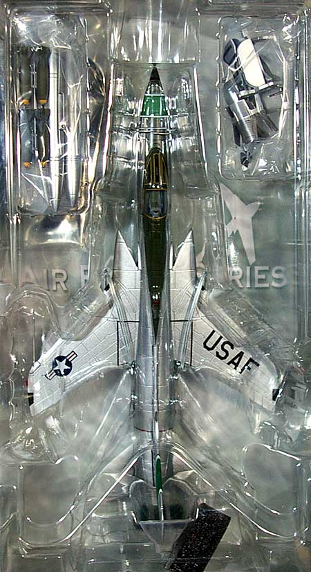 F-105B サンダーチーフ 54-111 完成品 (ホビーマスター 1/72 エアパワー シリーズ （ジェット） No.HA2508) 商品画像_1