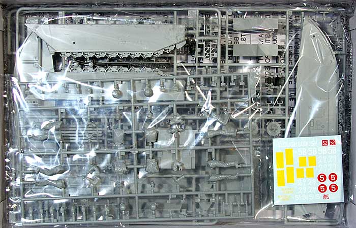 アメリカ海兵隊 LVT-4 ウォーター・バッファロー w/アメリカ海兵隊 硫黄島 1945 プラモデル (サイバーホビー 1/35 AFVシリーズ （Super Value Pack） No.9134) 商品画像_1