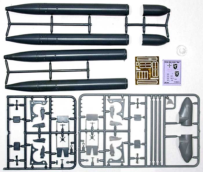 ドイツ ネガー 魚雷型 特殊潜航艇 プラモデル (ミクロミル 1/35 艦船モデル No.AVM3501) 商品画像_1