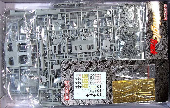 ドイツ 3号戦車 M型 w/防水マフラー プラモデル (サイバーホビー 1/35 AFV シリーズ （'39～'45 シリーズ） No.6558) 商品画像_1