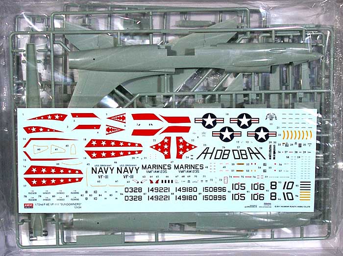 F-8E クルセイダー VF-111 サンダウナーズ プラモデル (アカデミー 1/72 Scale Aircrafts No.12434) 商品画像_1