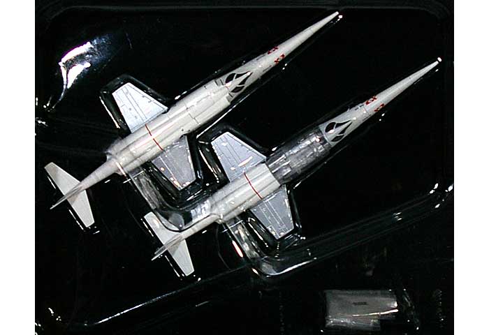 X-3 スティレット エドワーズ空軍基地 (2機セット) 完成品 (ドラゴン 1/144 ウォーバーズシリーズ No.51028) 商品画像_1
