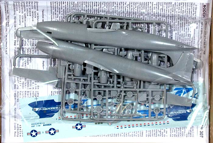 アメリカ ダグラス VC-118 大統領専用機 インディペンデンス 1947-52年 プラモデル (ローデン 1/144 エアクラフト No.307) 商品画像_1