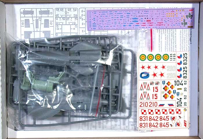 ロシア ミグ MiG-23UB 複座練習機 プラモデル (ART MODEL 1/72 エアクラフト プラモデル No.AM7210) 商品画像_1