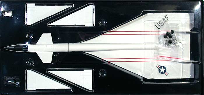 XB-70 ヴァルキリー AV-1 NASA 完成品 (ドラゴン 1/200 ウォーバーズシリーズ No.52014) 商品画像_1