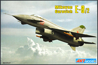 ロシア ミグ E-8/2 大型レーダー搭載実験機 1960年代 プラモデル (ART MODEL 1/72 エアクラフト プラモデル No.AU7209) 商品画像