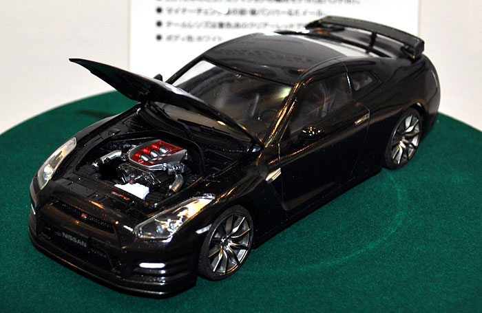 ニッサン GT-R (R35) プレミアム 北米仕様 2013年モデル エンジン付 プラモデル (アオシマ 1/24 ザ・ベストカーGT No.旧060) 商品画像_3