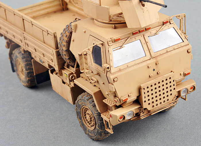 アメリカ M1078 LMTV トラック 装甲キャビン プラモデル (トランペッター 1/35 ＡＦＶシリーズ No.01009) 商品画像_3