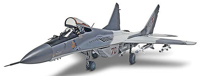 MiG 29 フルクラム プラモデル (Revell 1/48 飛行機モデル No.85-5865) 商品画像_1