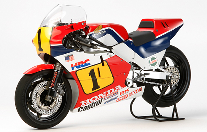 ホンダ NSR500 '84 No.1 フレディー・スペンサー 完成品 (タミヤ マスターワーク コレクション No.21133) 商品画像_1