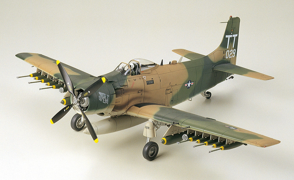 ダグラス A-1J スカイレーダー アメリカ空軍 プラモデル (タミヤ 1/48 傑作機シリーズ No.073) 商品画像_2