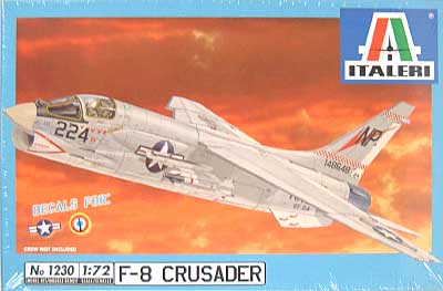 F-8E クルーセイダー プラモデル (イタレリ 1/72 航空機シリーズ No.1230) 商品画像