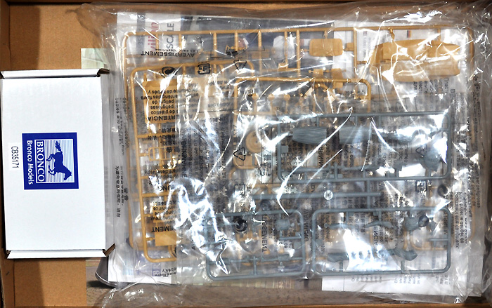 フィアット 500 バンタイプ w/民間人 プラモデル (ブロンコモデル 1/35 AFVモデル No.CB35171) 商品画像_1