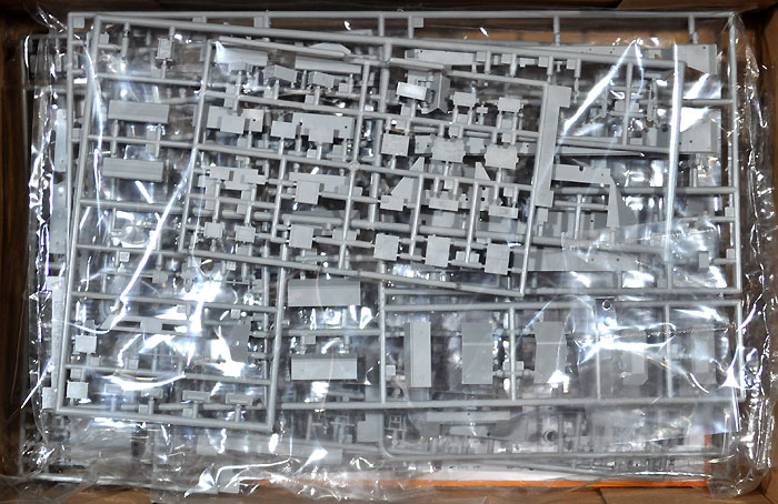 ドイツ Sd.Kfz.251/6 Ausf.C 指揮車 w/ドイツ士官 プラモデル (サイバーホビー 1/35 AFVシリーズ （Super Value Pack） No.9150) 商品画像_1