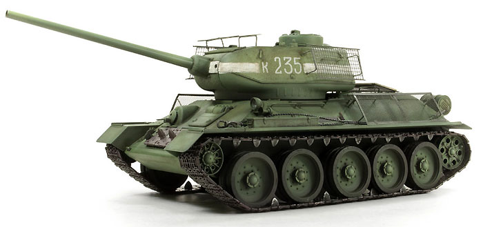 T-34/85 w/ベッドスプリングアーマー ベルリン 1945 プラモデル (ディン・ハオ 1/35 AFV No.DH96005) 商品画像_2