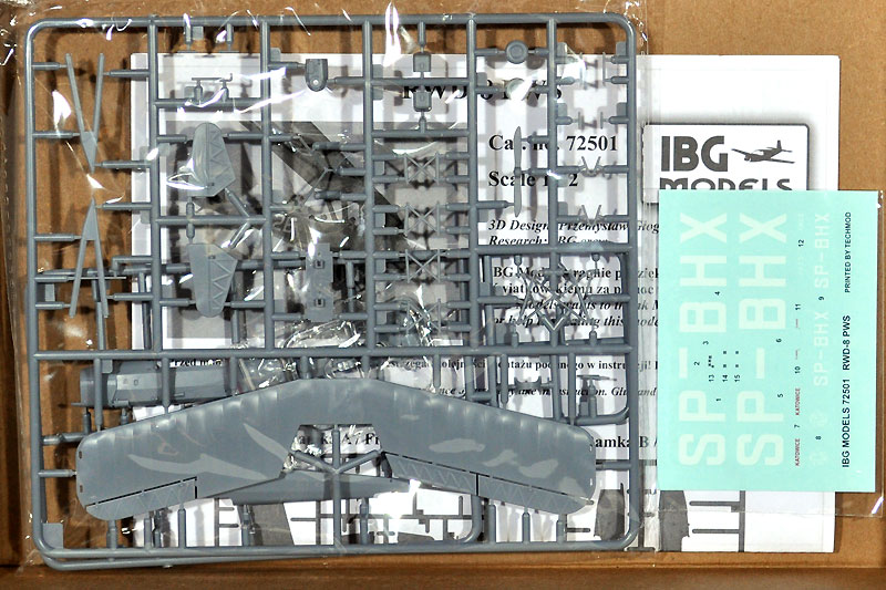 ポーランド 複座練習機 RWD-8 PWS プラモデル (IBG 1/72 エアモデル No.72501) 商品画像_1